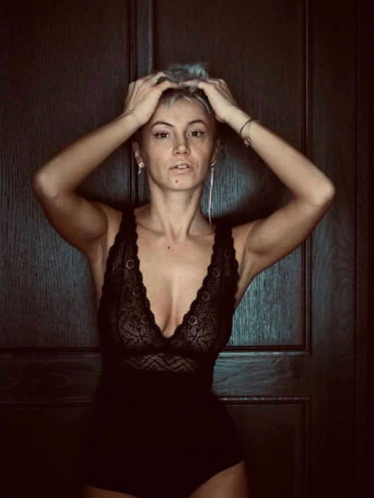 MIA NEU BEI UNS