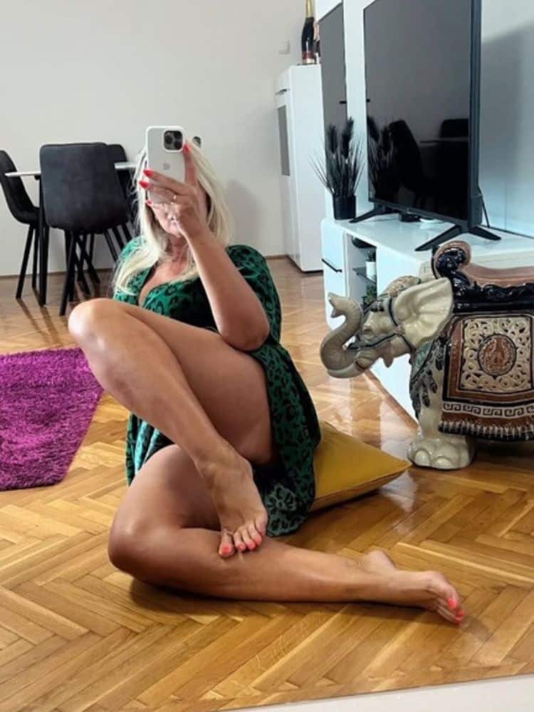 GLORIA NEU BEI UNS SEHR ERFAHREN